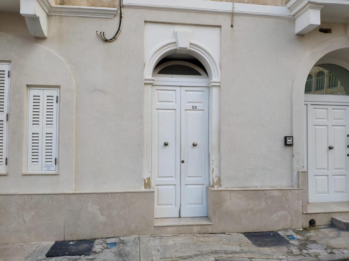Bright And Central 2 Bedroom Apartment In Sliema Exterior photo
